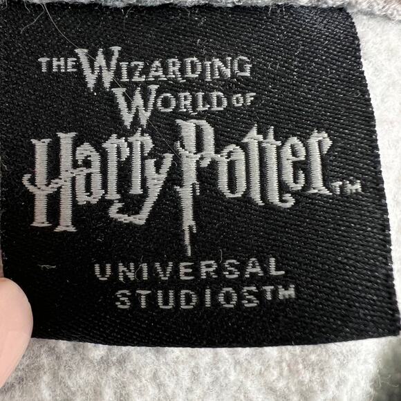 Harry Potter Gryffindor Universal Studios Gray Sweatshirt Cotton Crew Neck Sz M - Picture 6 of 8
